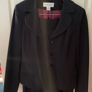 Beautiful matching outfit - skirt and blazer
